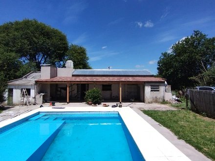 Casa 3 dormitorios con pileta y quincho