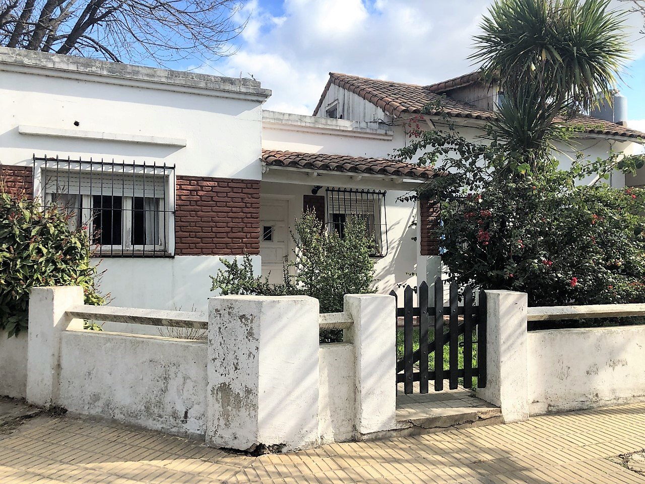 Casa céntrica con local comercial